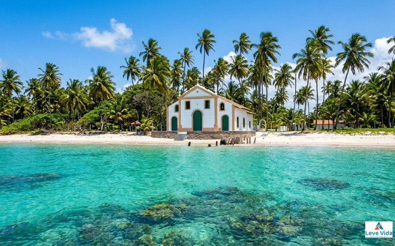 Praia dos Carneiros com capela